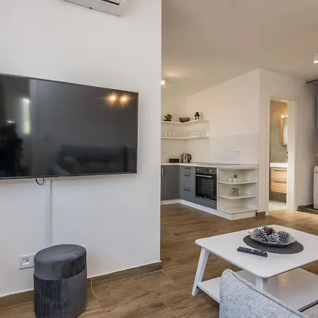 Pejakovic 1 By Interhome Vir