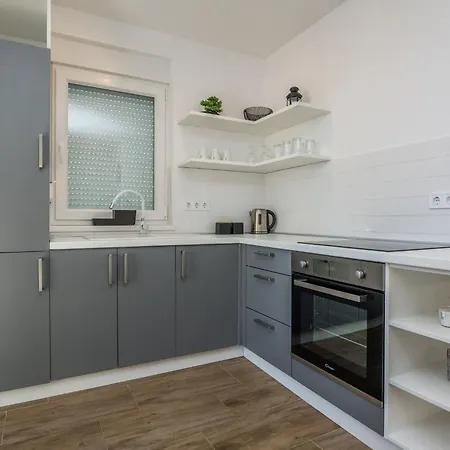 Pejakovic 1 By Interhome Lejlighed