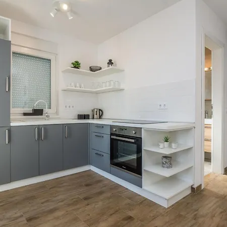 Lejlighed Pejakovic 1 By Interhome Vir