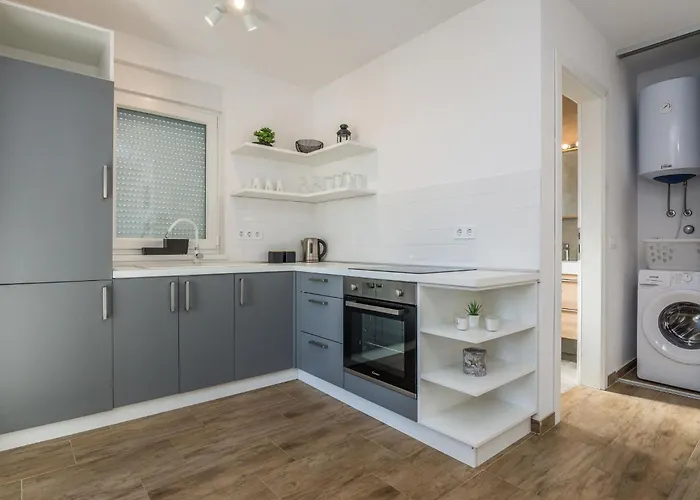 Lejlighed Pejakovic 1 By Interhome Vir